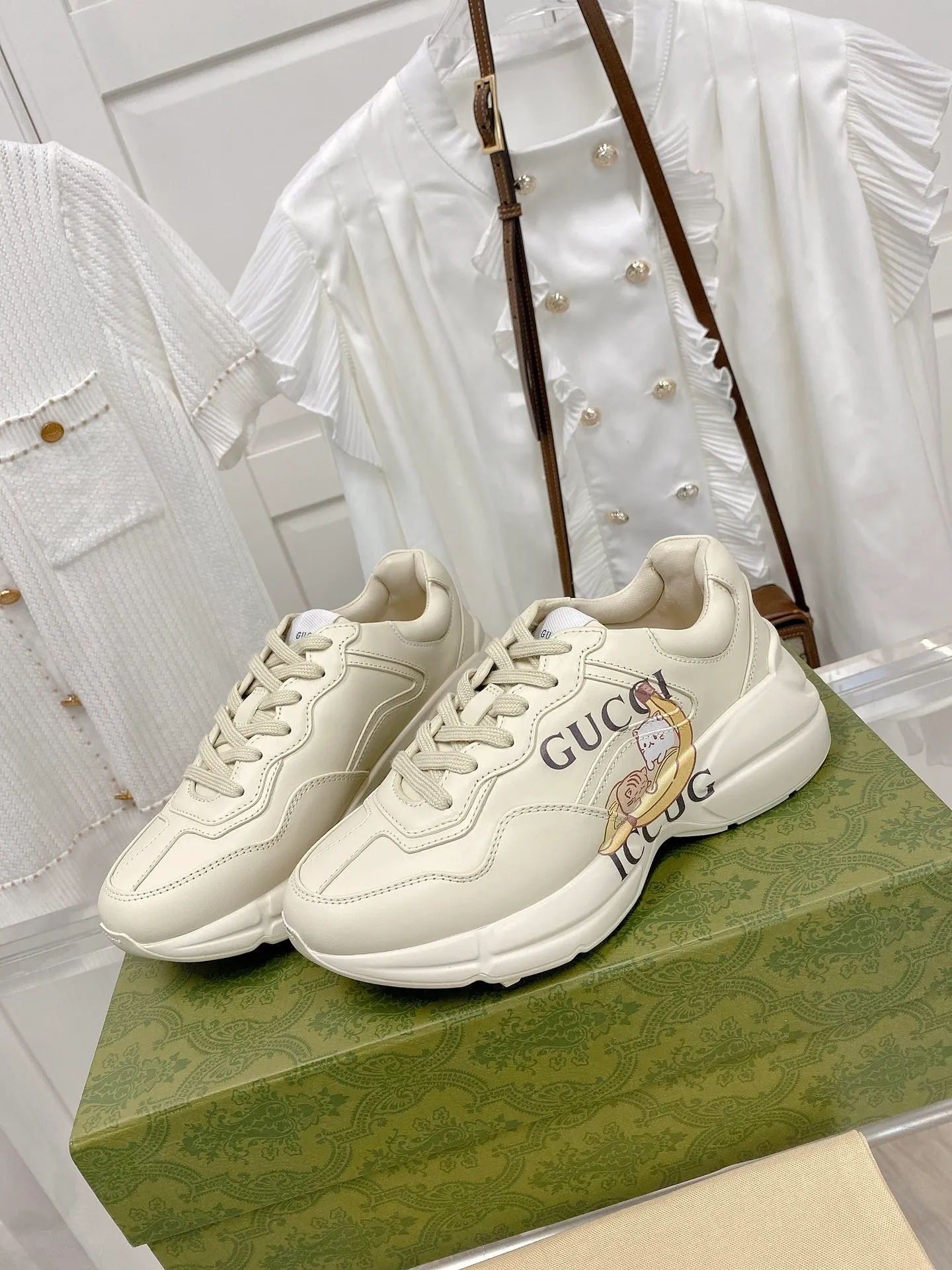 👟👟Ex-factory price 480👟👟 Women's Shoes Factory Upgraded Version 2022 Gucci Gucci top version couple's dad shoes series is new! 🖤 ⚠GG couple’s dad shoes have been popular in recent years; new colors are updated constantly; Gucci has updated new colors in 2022, and our home and counters have new ones at the same time. This classic dad shoe has celebrities and Internet celebrities Anchors and others are sure to plant grass and call ❤ Classic fashion style, distressed leather surface, 5D drawing printing; mixed surface splicing colors, etc... Original customization (off-white eco-friendly cowhide, first layer of cowhide inside), original outsole... Shiny colorful drawings embellish the sides of the shoe body, old color rubbing, package production technology, 1:1 creation / only to make the best shoes. Size: Women’s 35-45